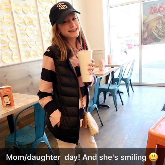 Meet your Posh Ambassador , Laura - Picture 2 of 6